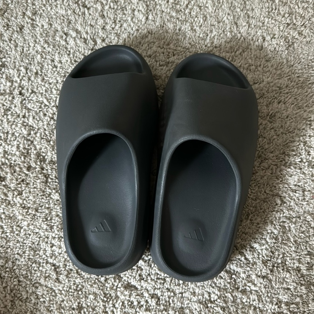 NEW yeezy slides sleet grey WITH BOX